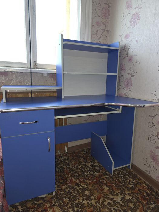 Стол синий для учебы письменный