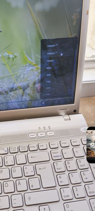 Vând Laptop Sony Vaio I3  SSD Kingston 250 GB ecran Foarte  luminos 2K 2k