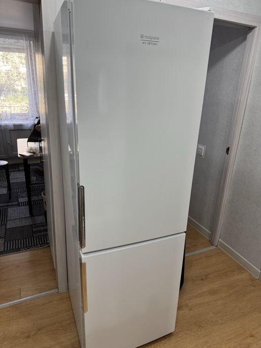 Продам холодильник Hotpoint ariston