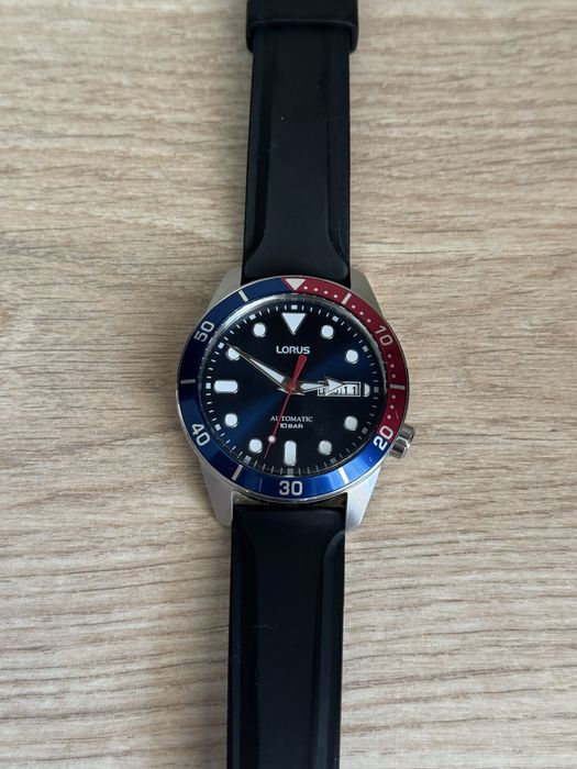 Продам часы Lorus