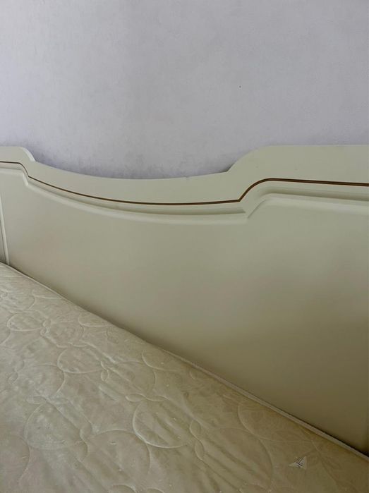 Продам кровать с матрасом