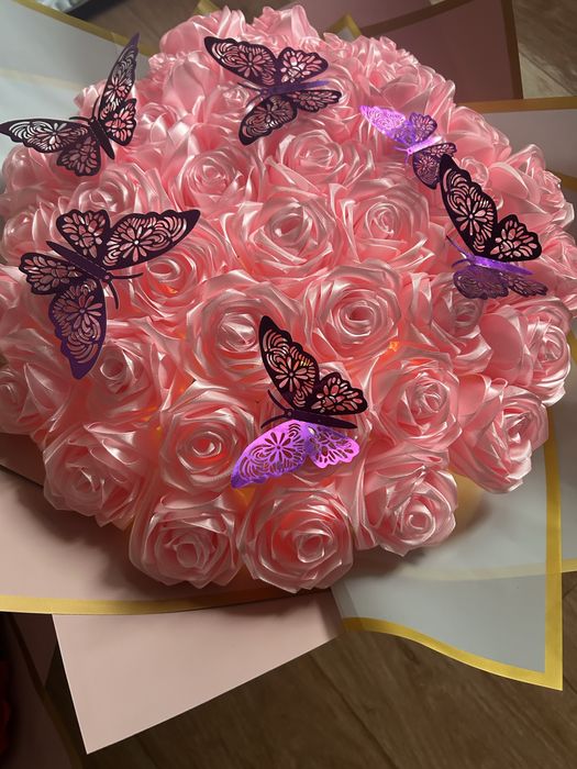 Букеты из атласных роз