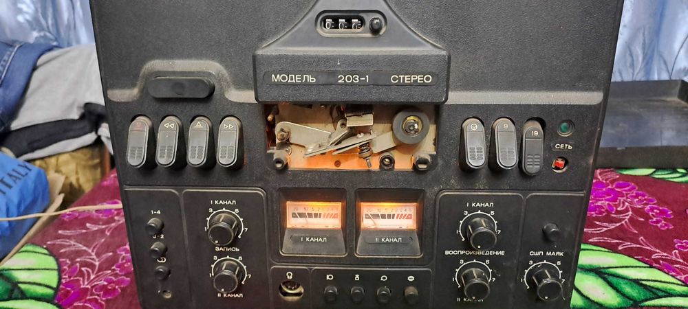 Продам катушечный магнитофон.