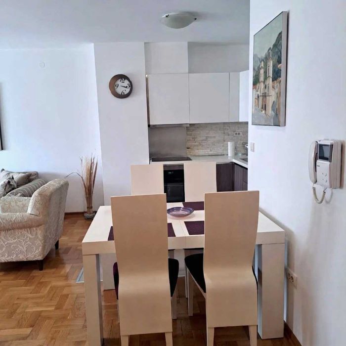 Дава се под наем Двустаен апартамент в Пловдив, Кършияка - 70 кв.м за 348.84 € - Снимка #2