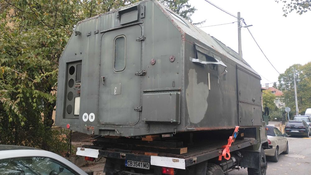 Продавам военен Фургон д 3.80м, ш 2.70м, в 1.8м
