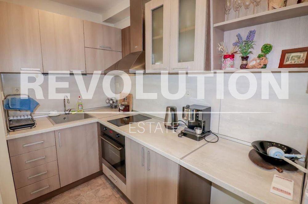 Дава се под наем Двустаен апартамент в Варна, Център - 65 кв.м за 550 € - Снимка #2