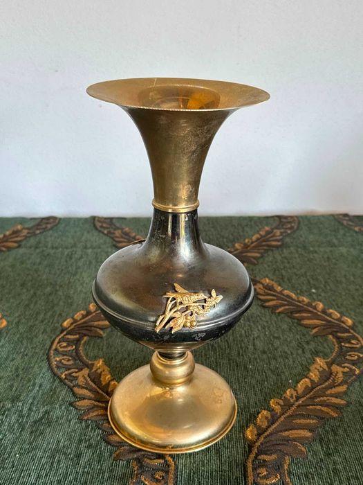 Vază decorativă vintage din alamă și metal patinat,
