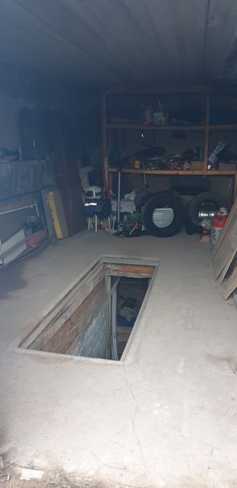Продам гараж  1 й уровень