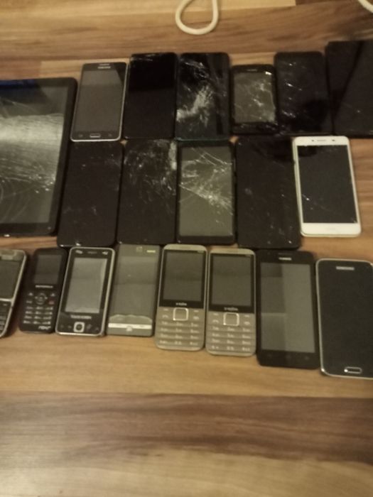 Vând telefoane mobile