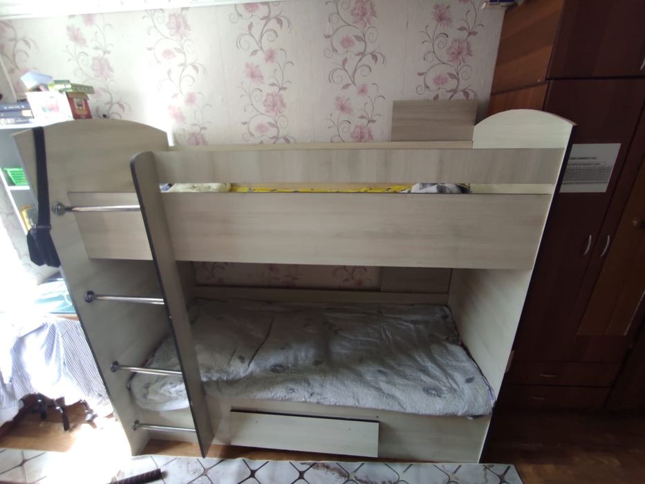 двухъярусная кровать