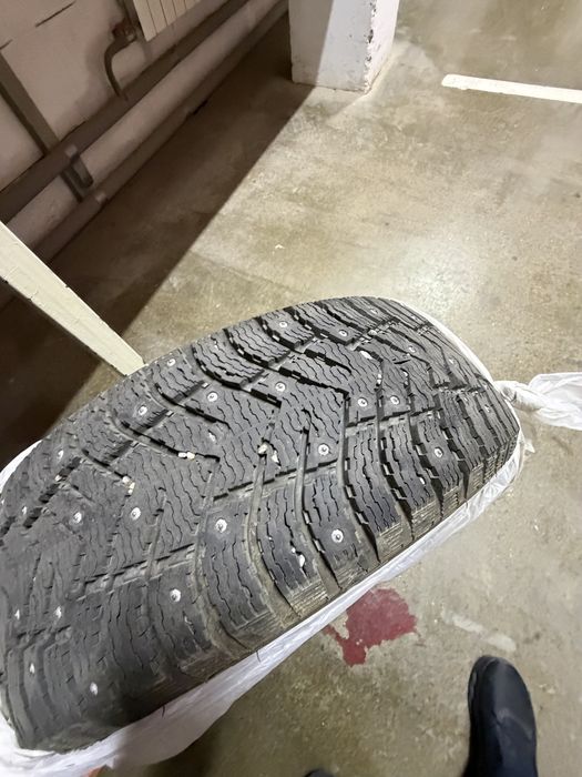 Продам зимние шины шипованные, R17