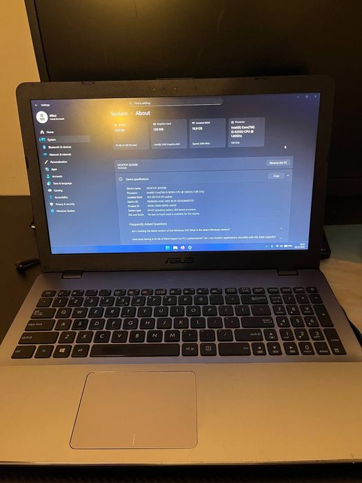 Laptop Asus x542uar 15.6"inch i5 16gb ram