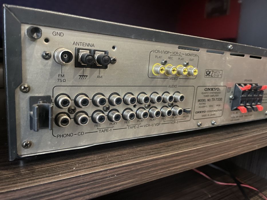 Усилвател  с тунер Onkyo