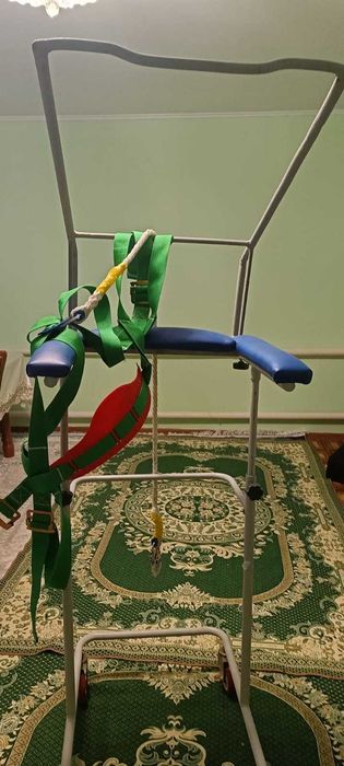 Ходунок с ремнём для инвалидов