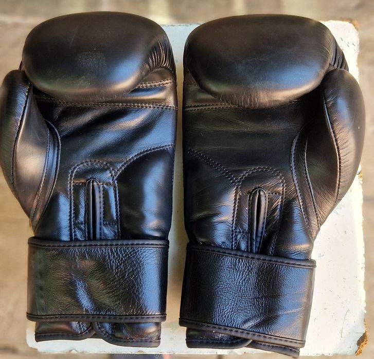 Mănuși pentru Karate și Kickboxing