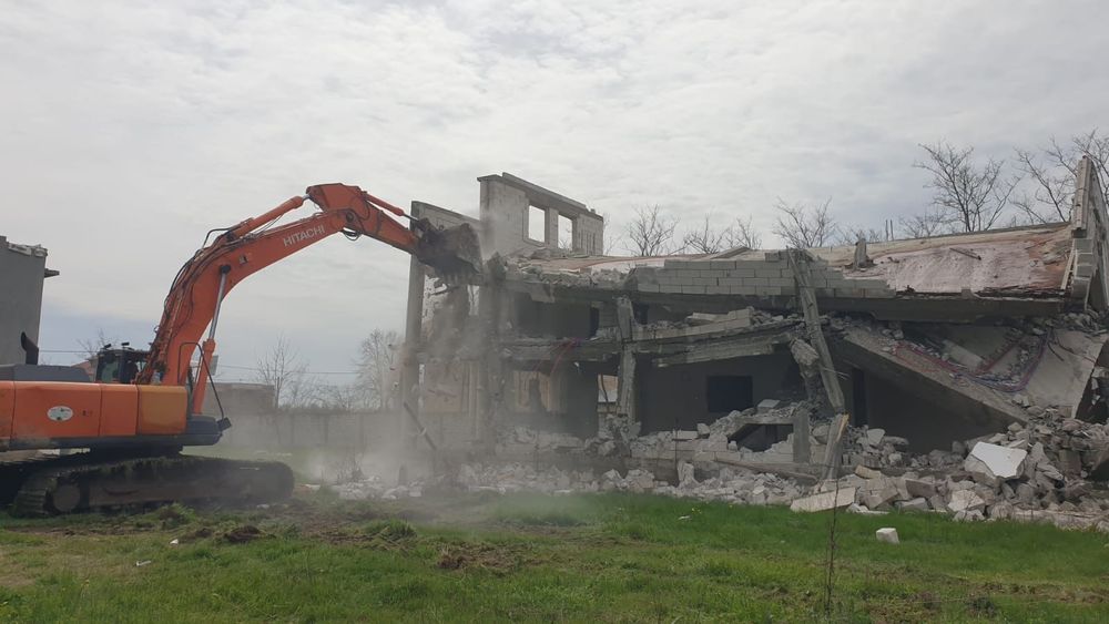 Excavatii, amenajari platforme, demolari civile si industriale