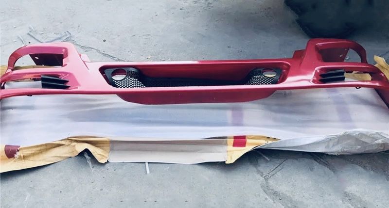 Бампер Хова 2010 (белый и красный )