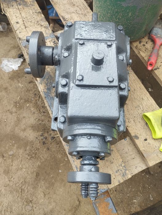 Reductoare de putere pentru balastiere și pentru crapător de lemne