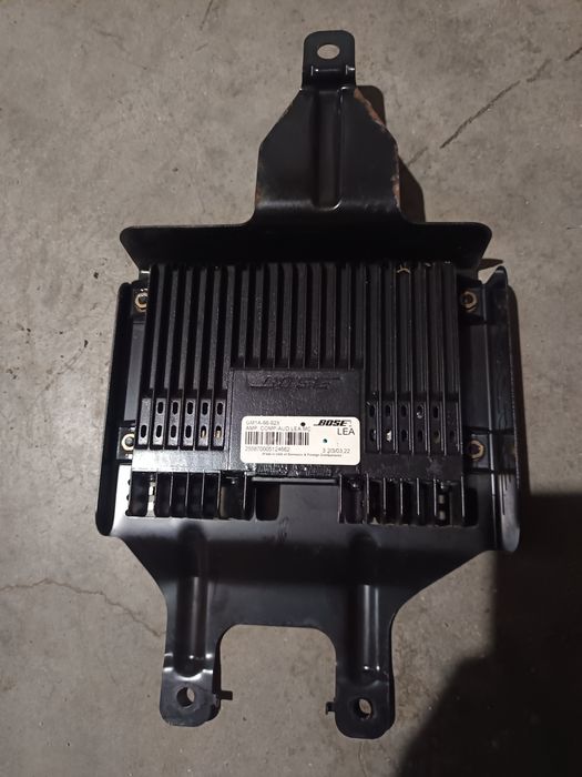 Усилвател bose свален от Мазда 6