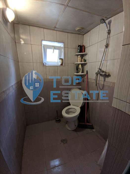 Тухлена обзаведена къща с магазин в село Сушица