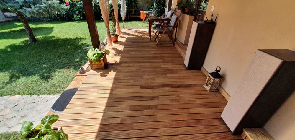 DECKING   PODEA TERASĂ / Lambriu Din Lemn De SALCÂM