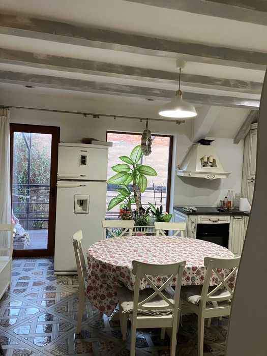 Vand apartament 5 camere zona bld. Victoriei