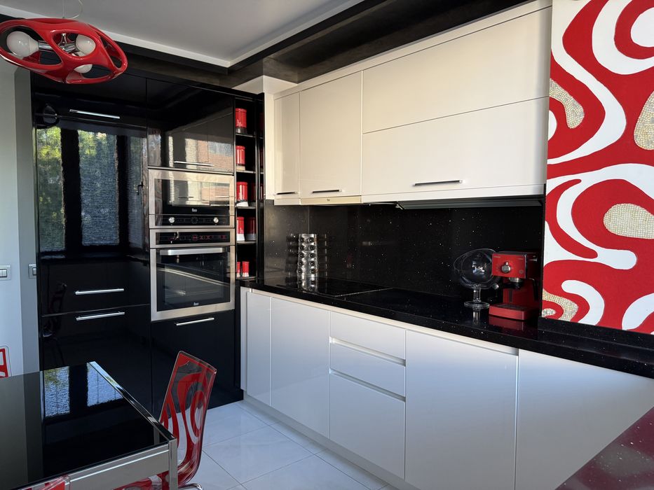 Дава се под наем Тристаен апартамент в Плевен, Идеален център - 100 кв.м за 800 € - Снимка #2