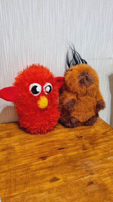 Мягкие игрушки "капибара" и "фёрби"