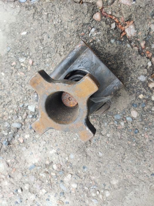 Фитинги для крепления контейнера