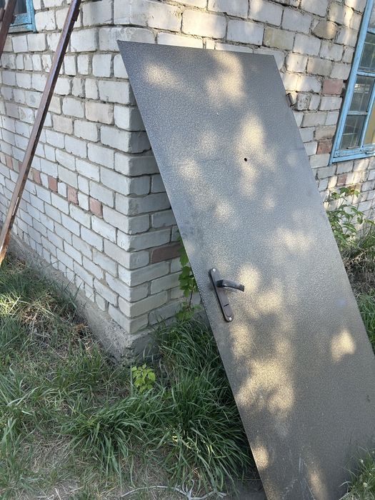 Продам металлические двери