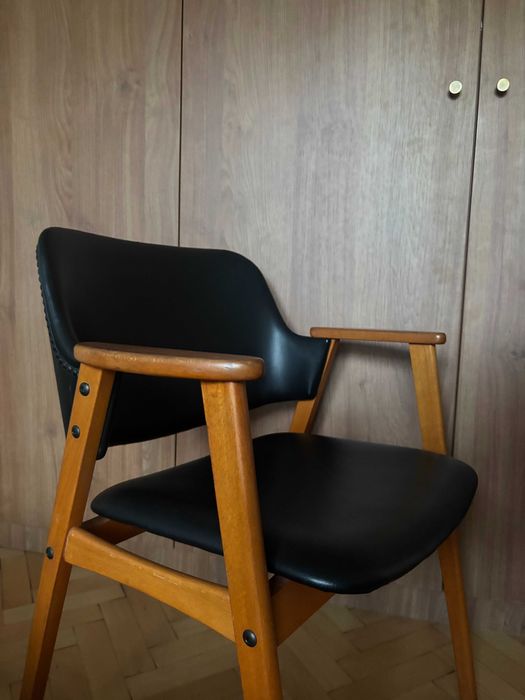 Кресло от средата на миналия век, 70-те години