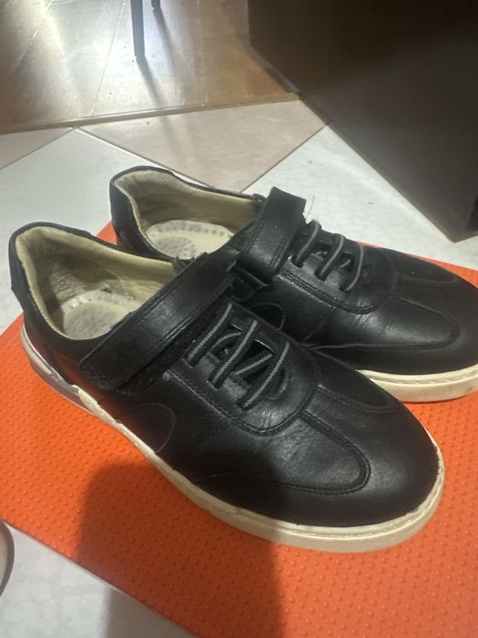 Продам детскую обувь