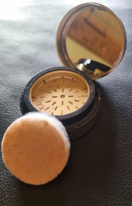Pudra fond de ten Elizabeth Arden, Mineral Powder