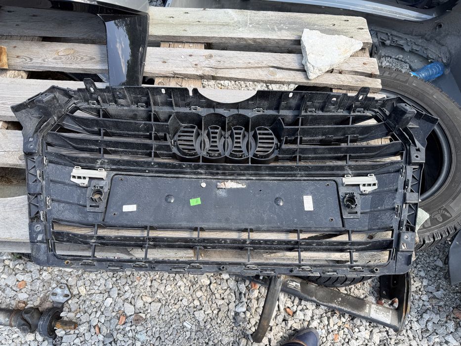 Решетка Audi A4 B9 2020 год.-