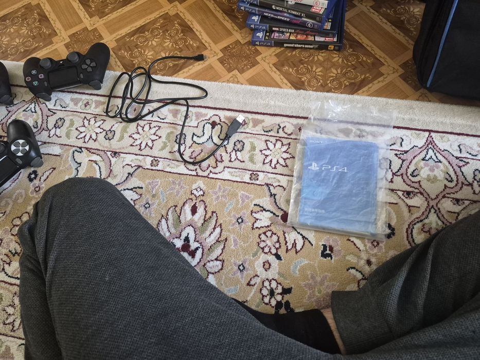 Продам Рс 4 slim 1 tb в отличном состоянии