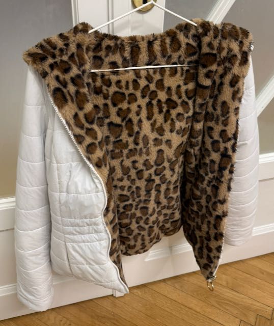 Lynne - Jacheta cu doua fete alba si animal print, cu gluga