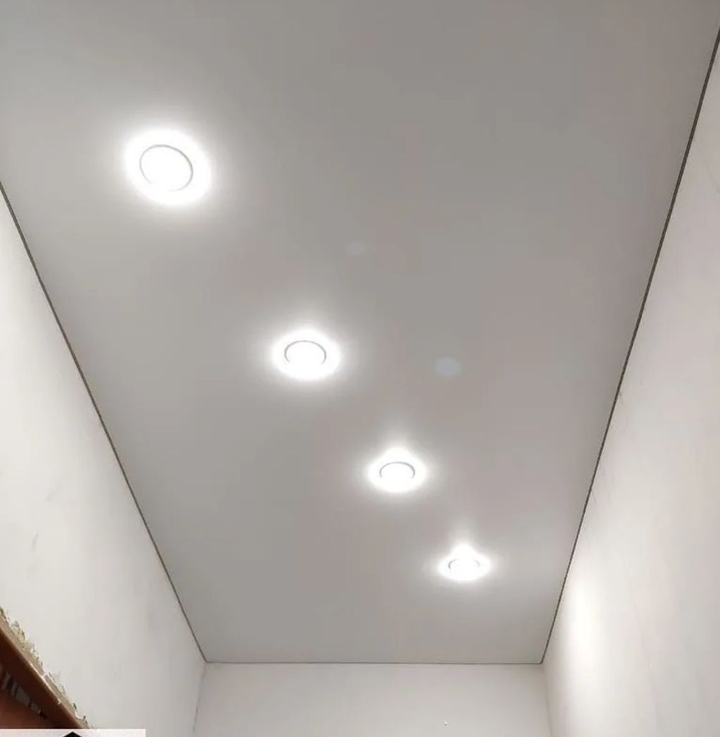 расположение светильников на натяжном потолке в кухне