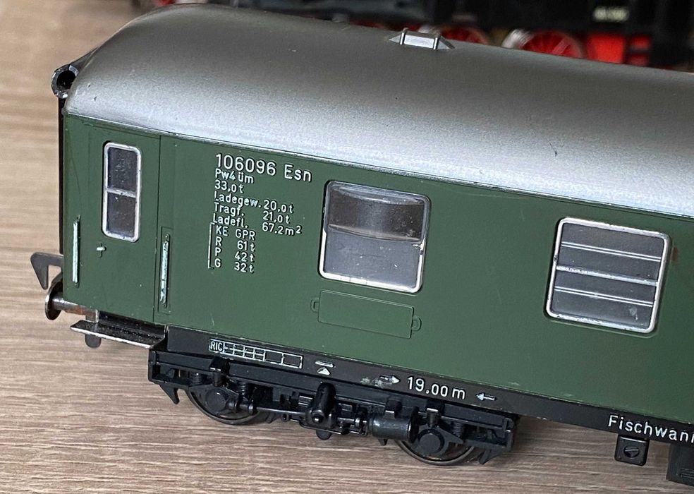 Vagon bagaje pentru tren expres DB Fleischmann H0 1504 H0 germania