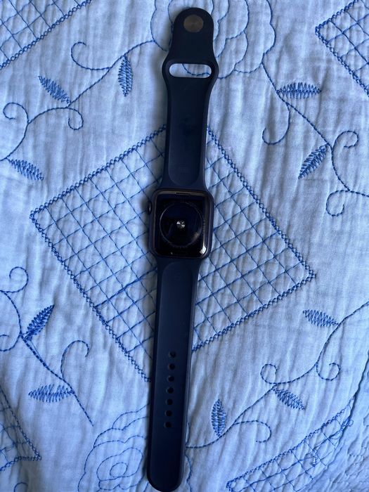 Продам Apple Watch SE