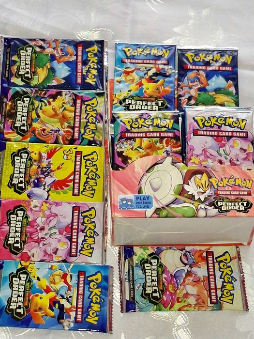 Lot Cartonase de Colectie Rara PokemonFotbalisti Fifa 2026,K-POPDemon Hunters,Mega Charizard, Mega BLAYSTOISE PIKACHU, Stichere BTS KPOP NOI Sigilate
