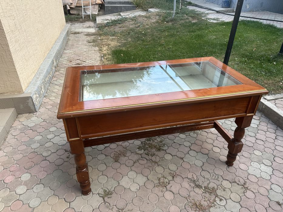 Продается дерявянный стол