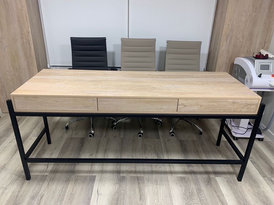 Дизайнерский стол