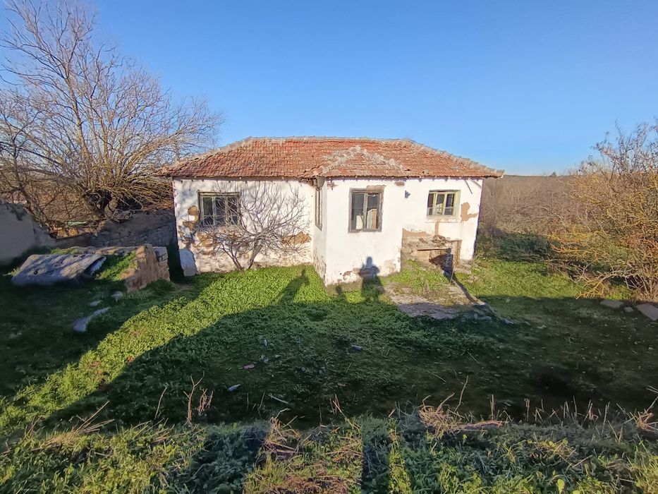 Едноетажна къща с мазе в Княжево