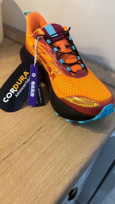 Кроссовка беговая