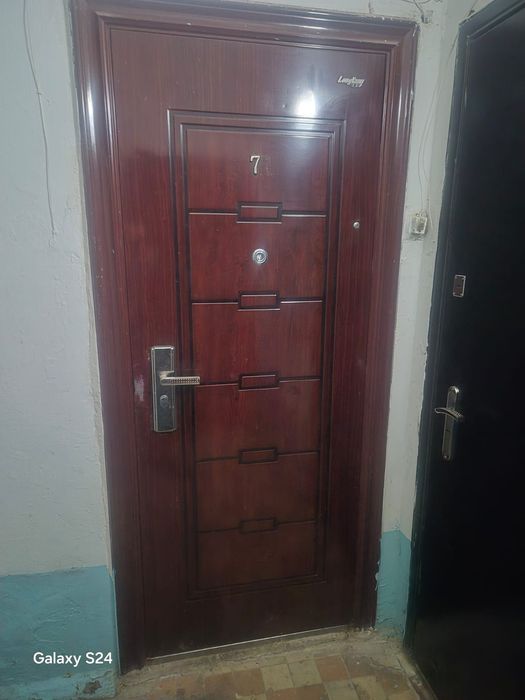 Металлический дверь наружный