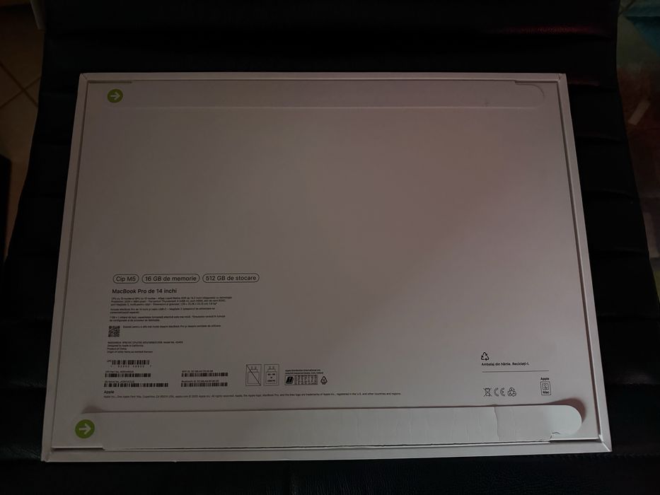  MacBook Pro 14 inch M5**16 GB**512 SSD**Nou