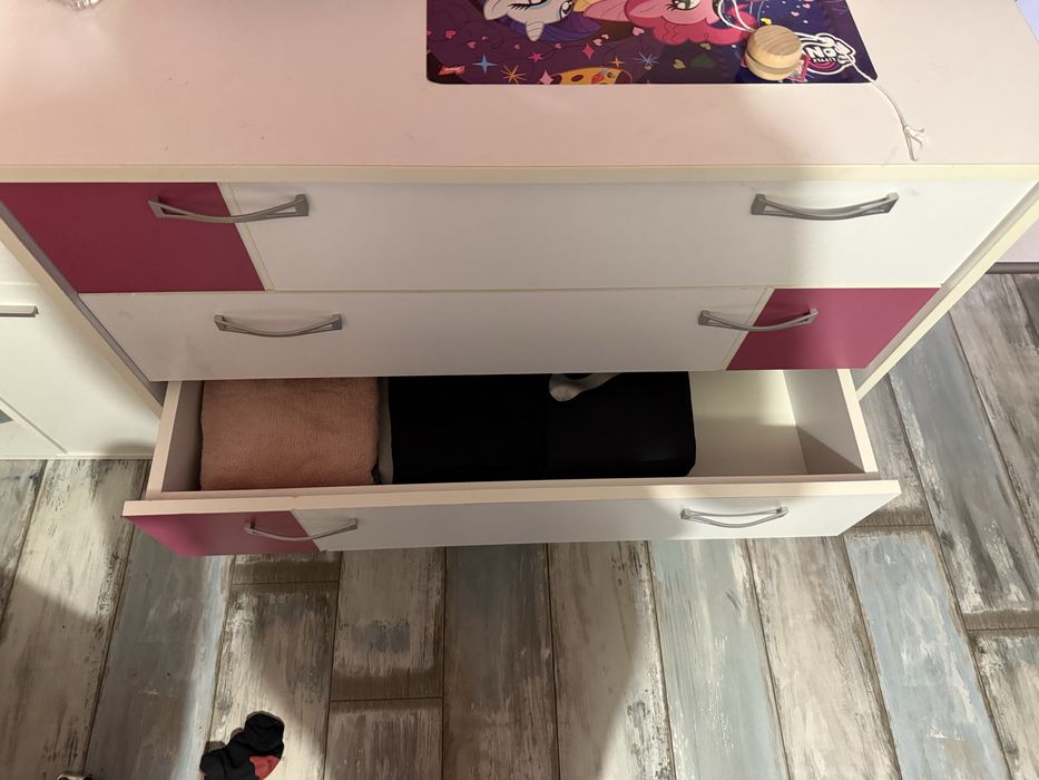 Se vinde Monilier camera fete