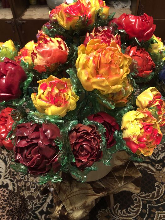 Цветы из пластика.