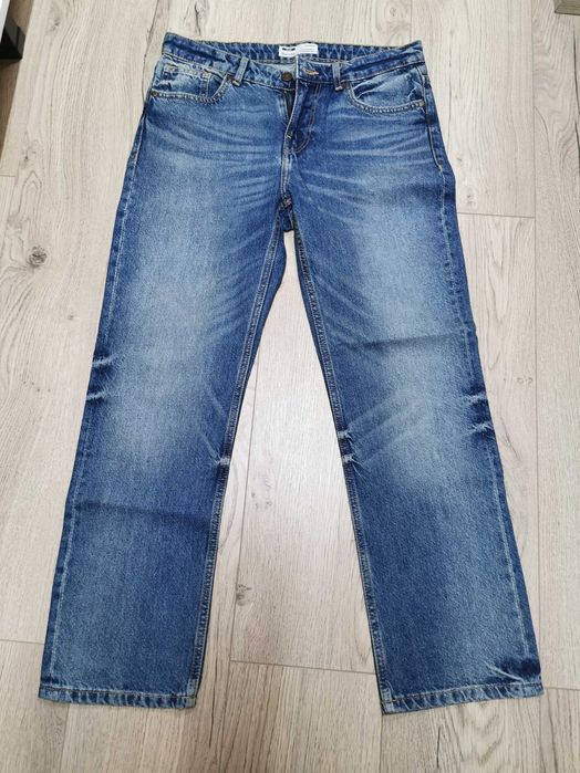 Blugi loose fit marca Bershka, mărime 36, colecția nouă