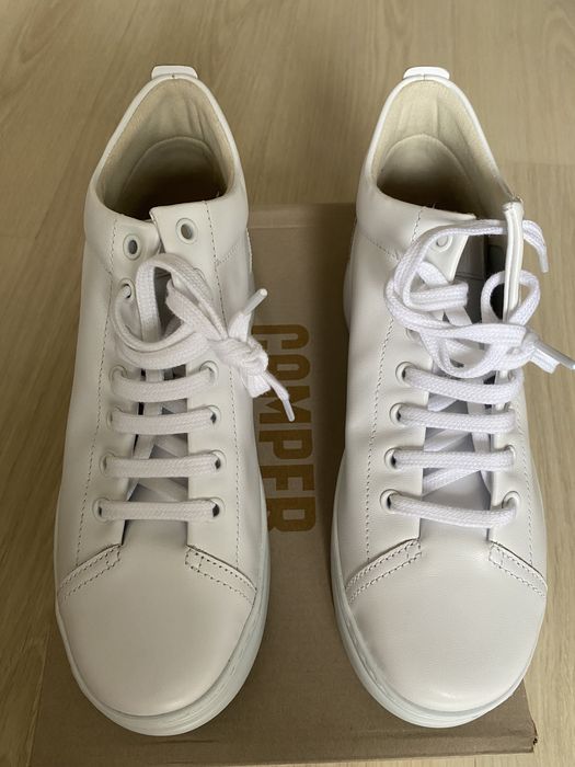 Чисто нови обувки Camper, боти Clarks, сандали Hogl